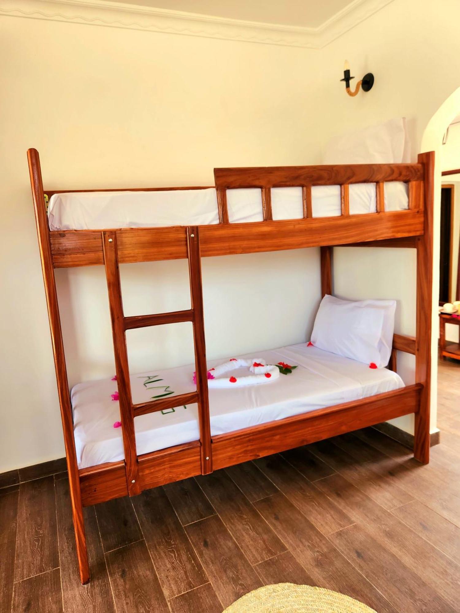 Almas Beach Boutique Hotel Makunduchi Ngoại thất bức ảnh
